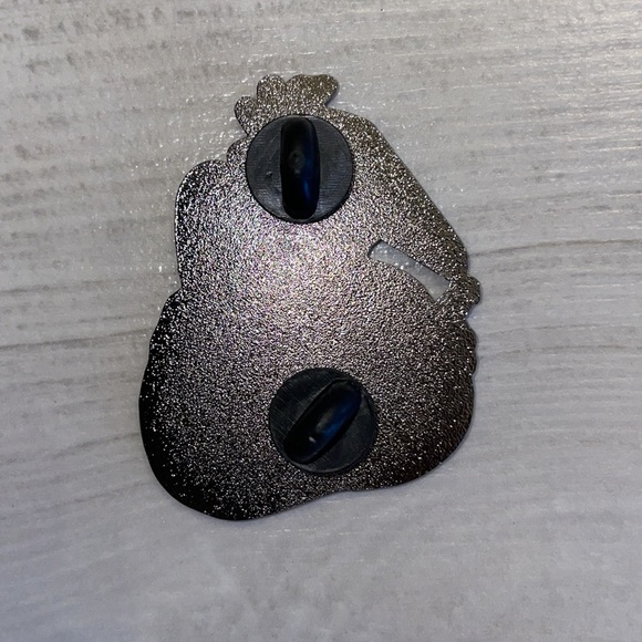 Adam and Barbara Beetlejuice Pin creature costume enamel pin NWT - Picture 5 of 8